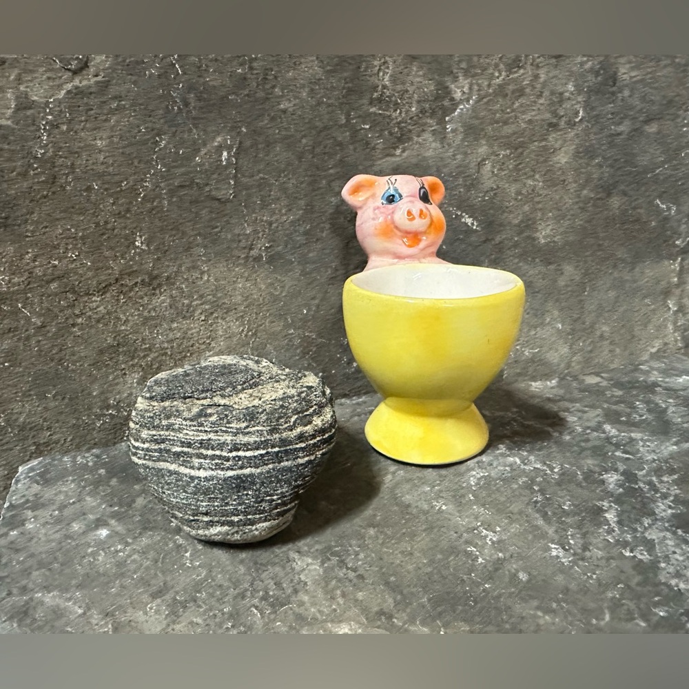 Little Piggy  Egg Cup - Picture 4 of 11